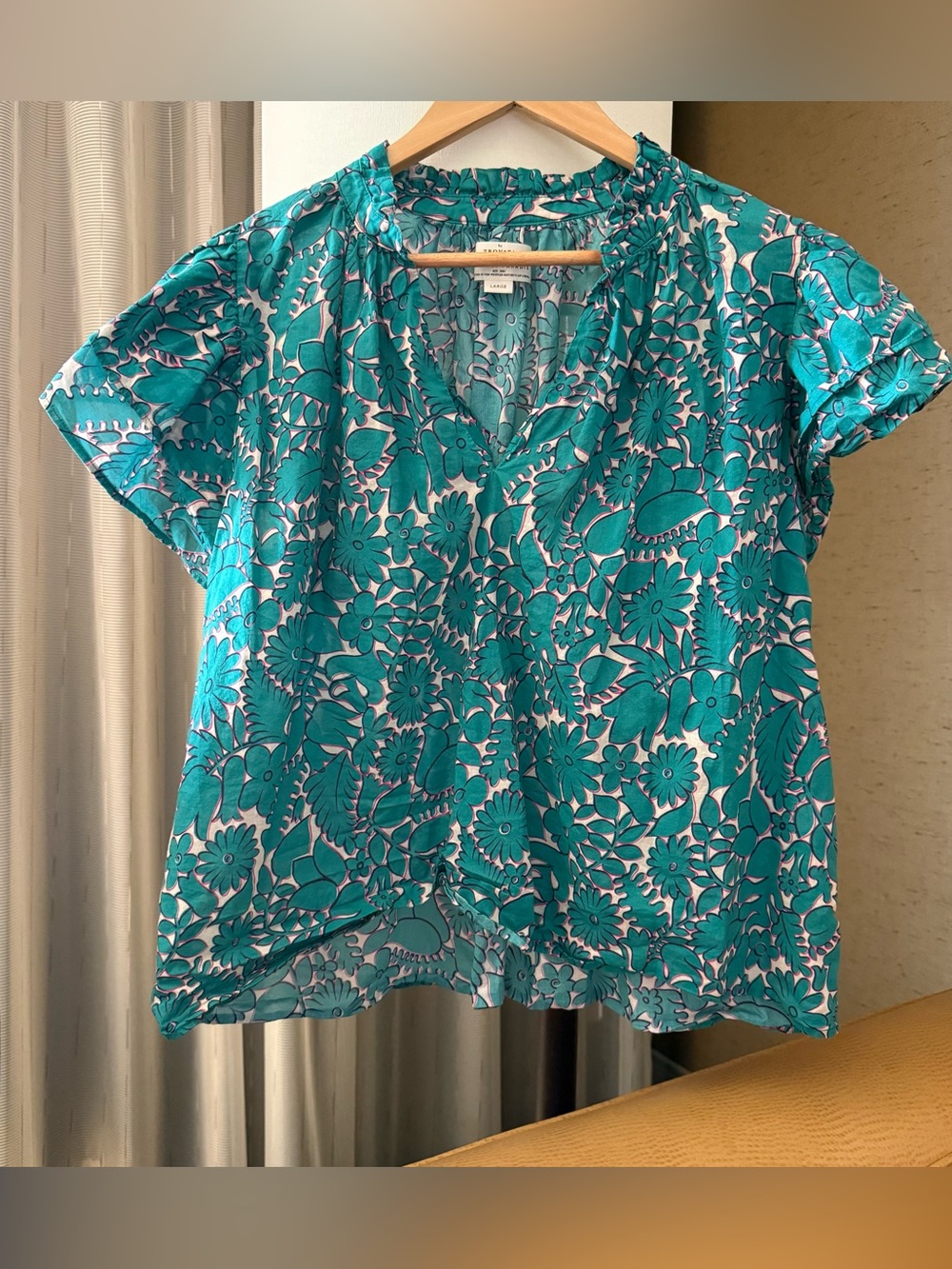 Trovata Birds of Paradise clover V neck flutter blouse in Teal Thicket large